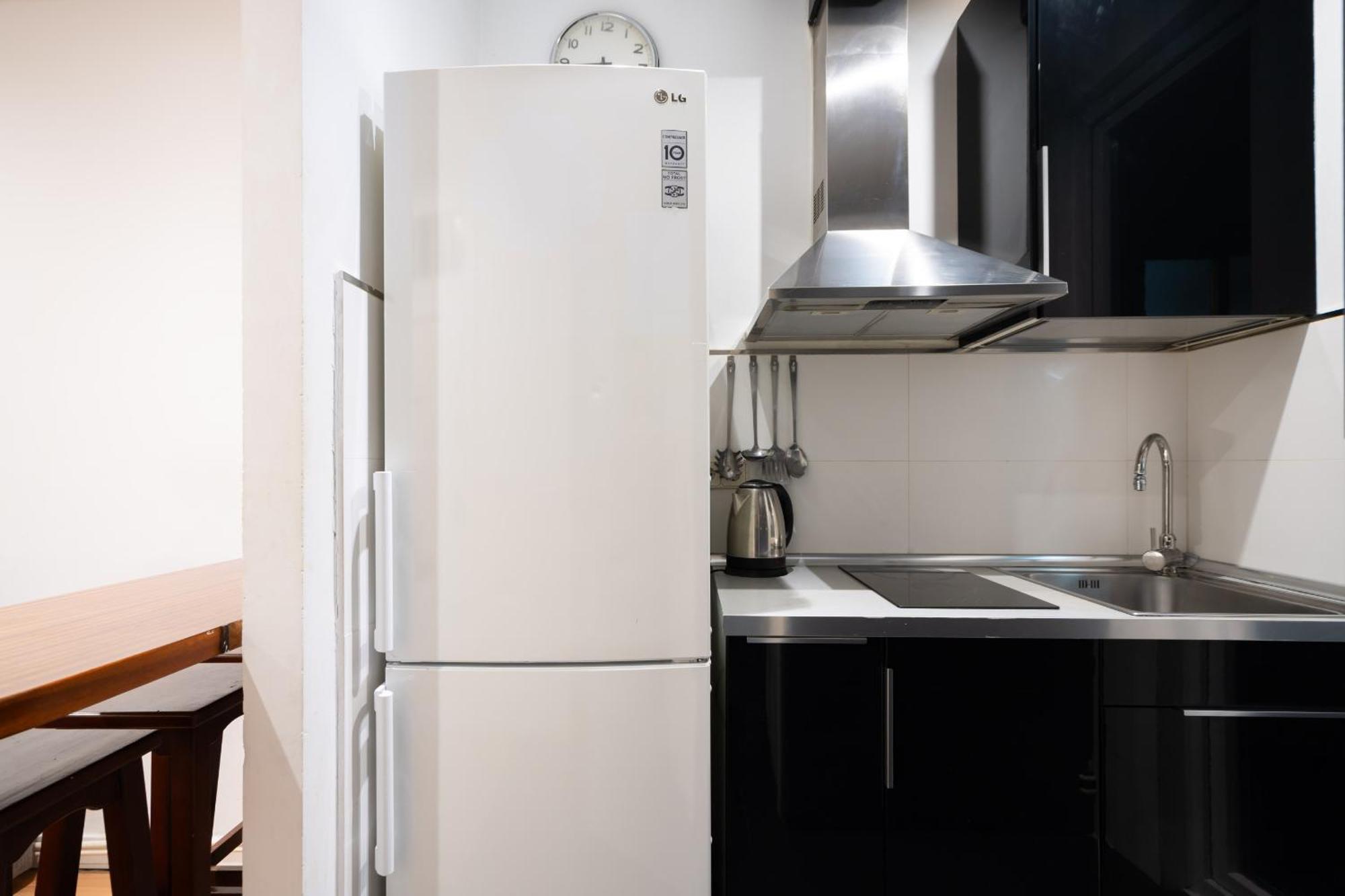 Apartamento En La Plaza De Lavapies Alquiler Temporal Мадрид Экстерьер фото