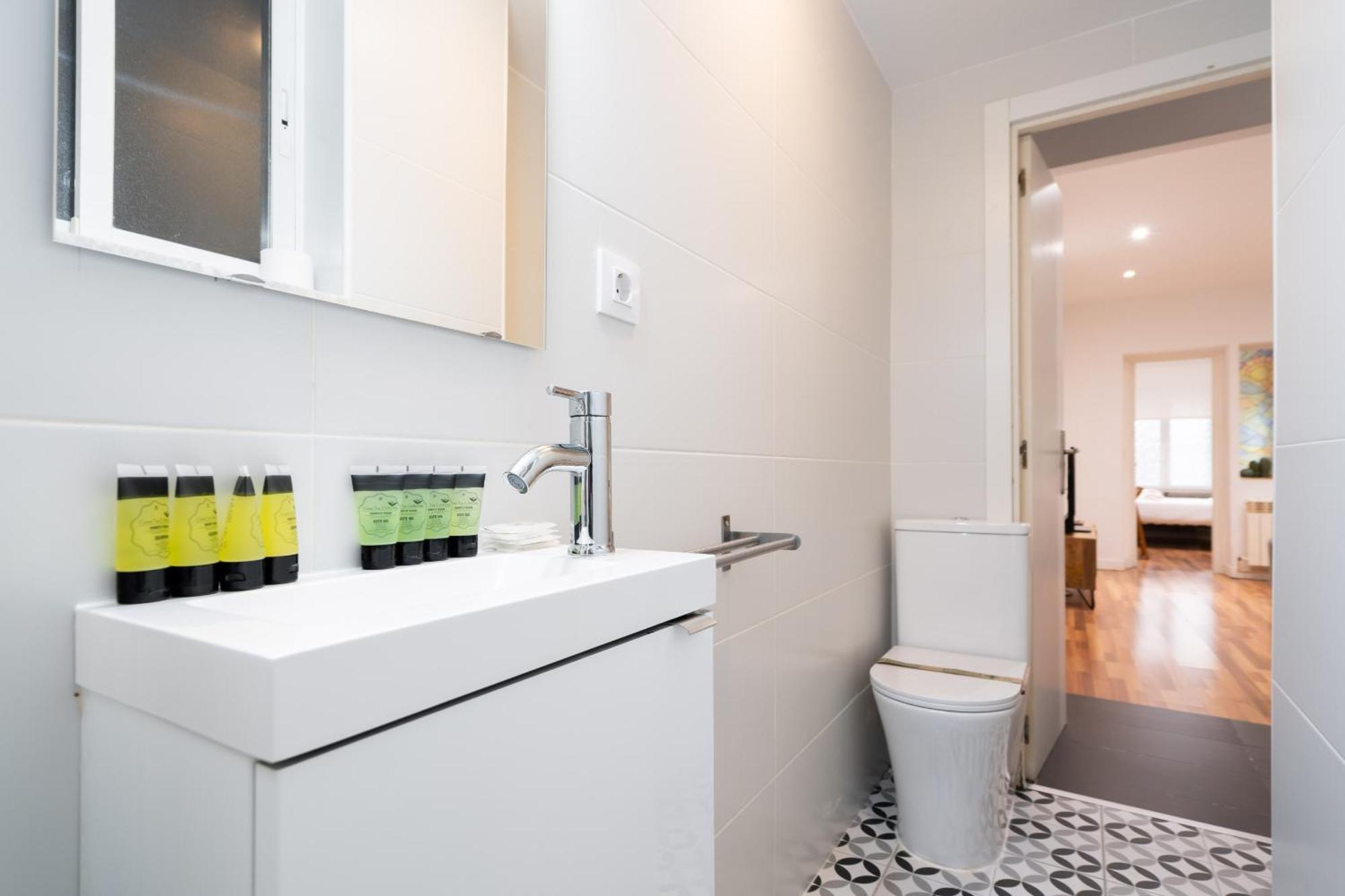 Apartamento En La Plaza De Lavapies Alquiler Temporal Мадрид Экстерьер фото