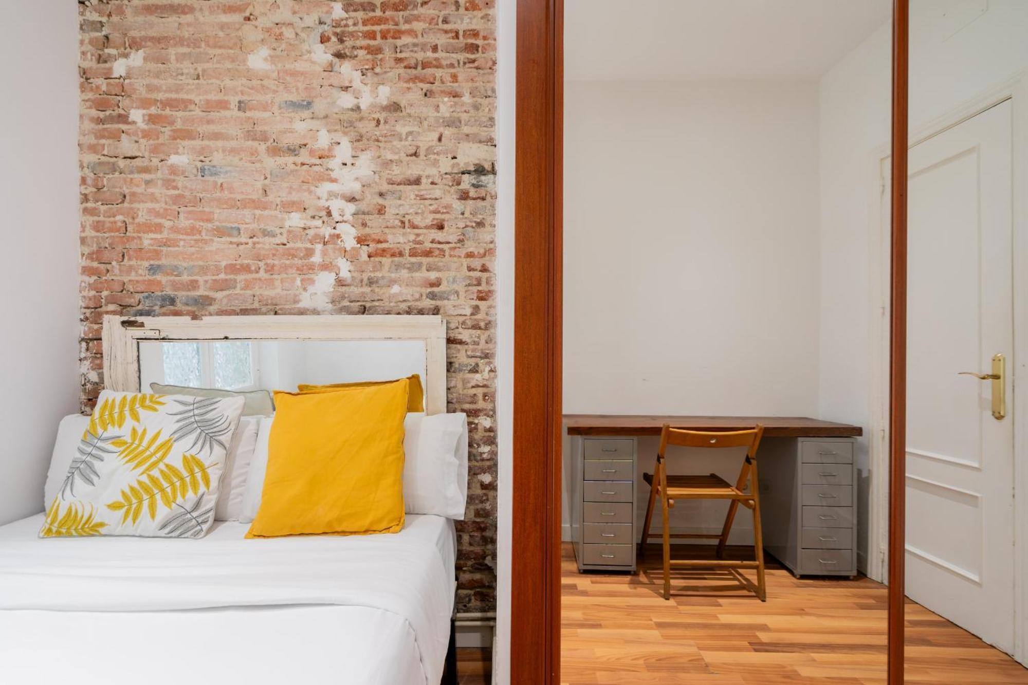 Apartamento En La Plaza De Lavapies Alquiler Temporal Мадрид Экстерьер фото
